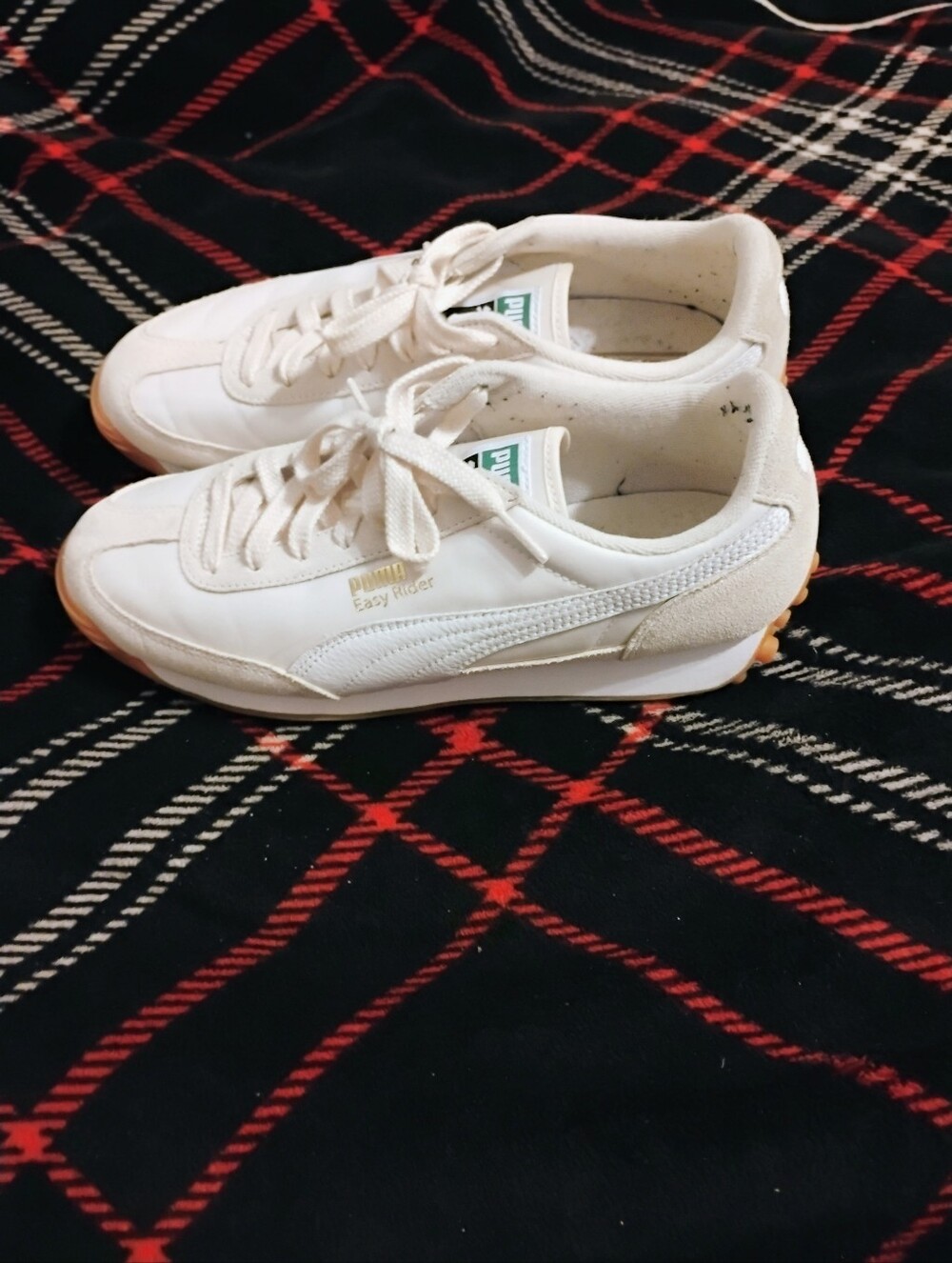 Women's Like New Excellent Condition Off White Puma Sneakers U.S. Size 9